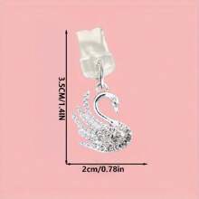 1 Stück Handy-staubschutz Mit Schönen Schwänen, Modisches Juwel Eingelegtes Legierungspendan, Daten- & Ladunganschluss Kappe