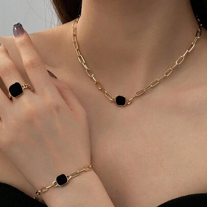 1 款时尚几何形状个性化配饰套装