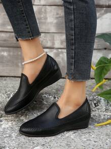 Women's Black Slip-On Loafers, Low Heel Soft Bottom Casual Leather Shoes, Spring/Autumn New Arrival - Black - View 2