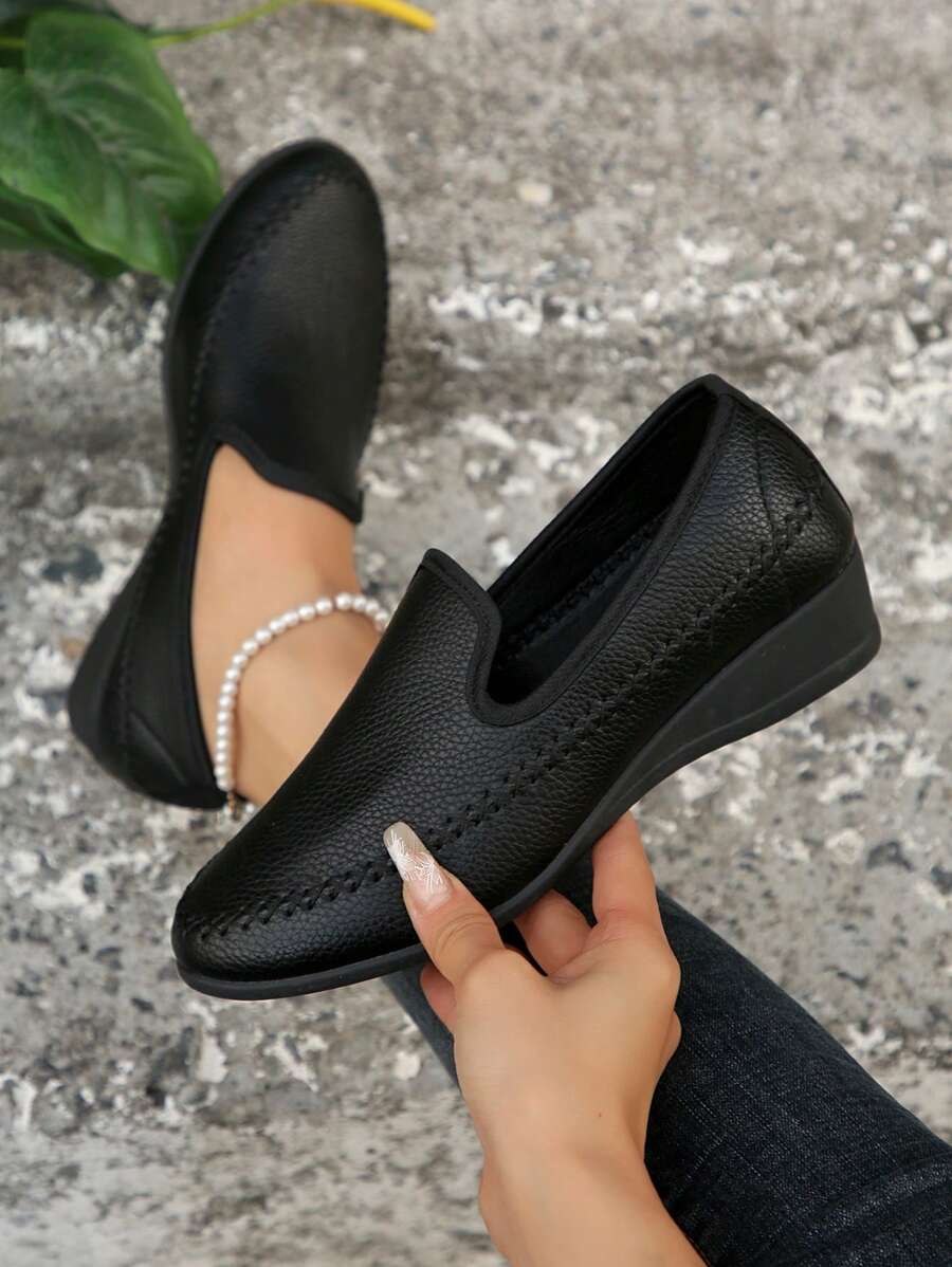 Women's Black Slip-On Loafers, Low Heel Soft Bottom Casual Leather Shoes, Spring/Autumn New Arrival - Black - View 1