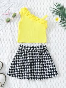 年輕女孩不對稱領口上衣,配饗紋擺飾和八字格花紋裙子套裝 - 黃色 - 查看 2