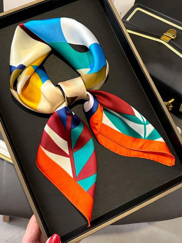 1 pièce Foulard carré de 27,5 pouces en impression florale en faux soie de qualité supérieure, bandana mode femme, accessoire polyvalent pour bandeau, attache cheveux, ceinture, printemps/été
