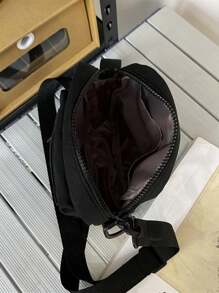 男士帆布撞色迷你斜挎包，带吊坠，可作单肩包使用，可装手机、护照、信用卡等，是旅行、上学、音乐会、节日、体育赛事等场合的理想之选。大容量多功能斜挎包，适合大学生，是度假旅行的必备单品，也可用作男士露营斜挎包、返校包、春假包、斜挎包、文具钱包、单肩包、侧挎包、迷你包、手机包、帆布手提袋、相机包等。