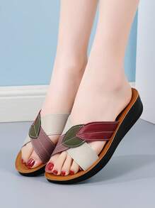 Women's Flat Sandals For Summer, Color Block Leaves Patchwork Fashion Non-Slip Beach Slippers For Outdoors, Breathable Middle-Aged Mothers' Vacation Slides - Beige - View 5