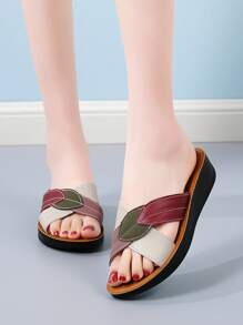 Women's Flat Sandals For Summer, Color Block Leaves Patchwork Fashion Non-Slip Beach Slippers For Outdoors, Breathable Middle-Aged Mothers' Vacation Slides - Beige - View 9