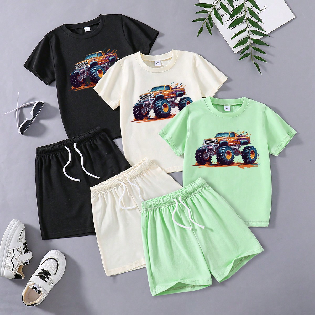 Kleine Jungen 3 Stücke Set bestehend aus Kurzarm T-Shirt mit Auto-Muster und 3 Stücke Shorts mit Kordelzug - SHEIN - Modalova