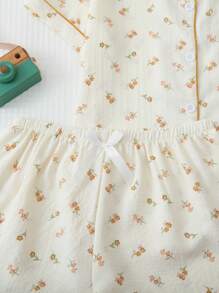 Bộ đồ ngủ tay ngắn cài nút họa tiết hoa tương phản mùa hè dành cho nữ và quần short nơ để mặc ở nhà - Màu be - Xem 6