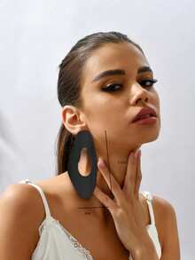 1pair Fashionable Creative Metallic Black Statement Earrings For Autumn/Winter - Black - View 2