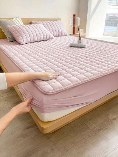 1pc Fitted Sheet, Bedding, Mattress Cover, Bed Cover, Christmas Decorations, Halloween Decor, Fall Decor, Soft And Comfortable Bedding For Bedroom, Room Decor, Bedspread For Bedroom, Skin-Friendly Fitted Sheet, Full Coverage, Solid Color Mattress Protector, Curved Grid Design, Fits Twin, Full, King, Queen All Sizes, Home Textile, Father's Day Bedding, Bedding Gifts, Machine Washable