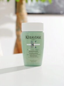 卡诗（Kérastase）[迷你装]滋养洗发露 80ml，平衡洗发露，专为油性发根和干枯发梢设计。这款滋养洗发露专为油性头皮和头发配制，清洁发根油脂，滋养干枯发梢。[随机包装（2种款式）] - 綠色 - 查看 8