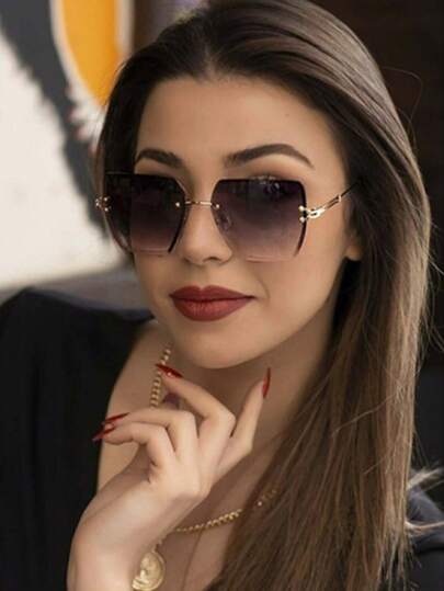 1 件方形无框摄影凹边时尚眼镜，适合返校季