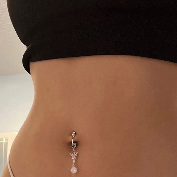 حلقة بطن وهمية بشكل فراشة وردية واحدة