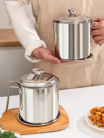 1 Piece Stainless Steel Oil Filter Tank, Kitchen Household Oil Bottle, Oil Leak Artifact Household Oil Drain Tank With Lid, French Fries, Chicken Popcorn Chicken Nuggets Oil Filter Tank, Fried Food Oil Filter Artifact, Large Capacity Oil Filter Bottle, Oil Filter Bottle With Filter, Lid And Chassis 1.3L/1.8L Suitable For Storing Oil, Olive Oil, Animal Oil, Soup Base Filter, Etc. It Can Be Given As A Housewarming Gift To Family And Friends.