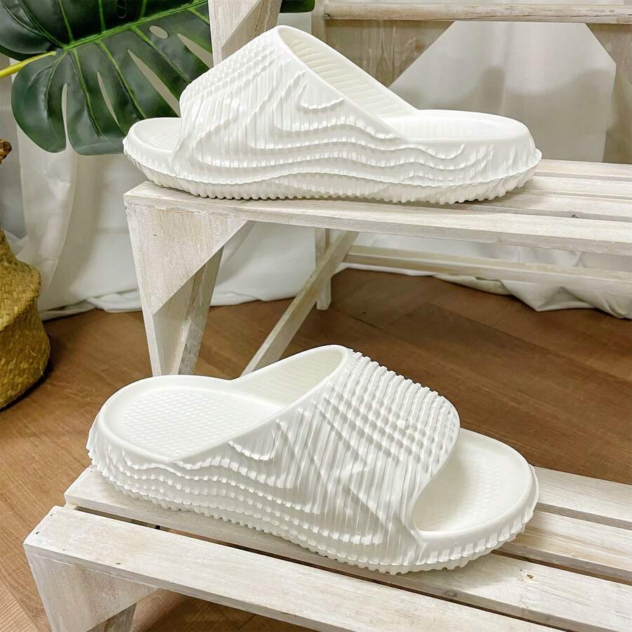 夏季男士時尚的3d流線型圖案設計eva泡沫一體成型拖鞋,具有增高功能,防滑耐磨,適用於家庭、工作、海灘和度假步行 - 白色 - 查看 1