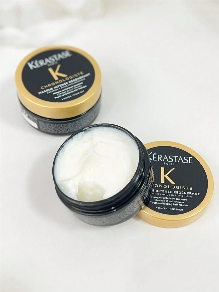 Mascarilla revitalizadora para el cabello [Mini] CHRONOLOGISTE de Kérastase 75ml. Mascarilla esencial revitalizadora para largos y puntas. Hidrata el cabello y el cabelludo para un cabello suave y brillante. Mascarilla acondicionadora profunda anticrespo. Con ácido hialurónico. Para cabello seco y dañado. - Negro - Añade 8