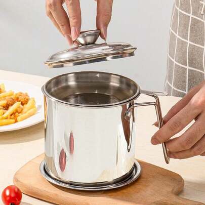 1入/件不鏽鋼油過濾器,廚房用家用油瓶,防漏神器油水分離油槽+蓋子+濾網,適用於炸薯條、炸雞、炸魚塊的過濾油槽,大容量過濾油瓶,1.3l/1.8l含濾網、蓋子和底座,適用於存放油、橄欖油、動物油、湯底過濾等。可以作為送給親朋好友的新居禮物。