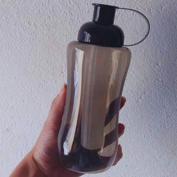 User Squezze c/tubo de gelo - 600 ml preta