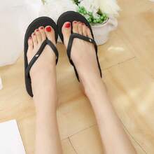 女款經典純色平底人字拖,適用於海灘、戶外活動的防滑休閑拖鞋,輕便簡約,時尚糖果色可供選擇 - 黑色 - 查看 2