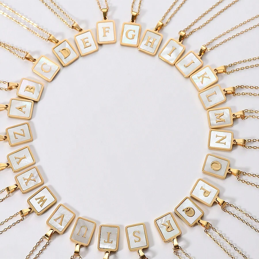 1入組時尚方形白色貝殼字母項鍊最初項鍊適合女士 - 金黃色 - 查看 1