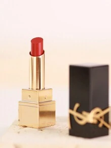 Yves Saint Laurent [Mini]ROUGE PUR COUTURE THE BOLD #1971 0.8g 持久、保湿、不褪色。高显色度，具有光泽效果。注入 40% 护理成分，例如：具有平滑效果的红罂粟花瓣提取物和带来舒适感的葡萄籽油。 - 1971 - 查看 6