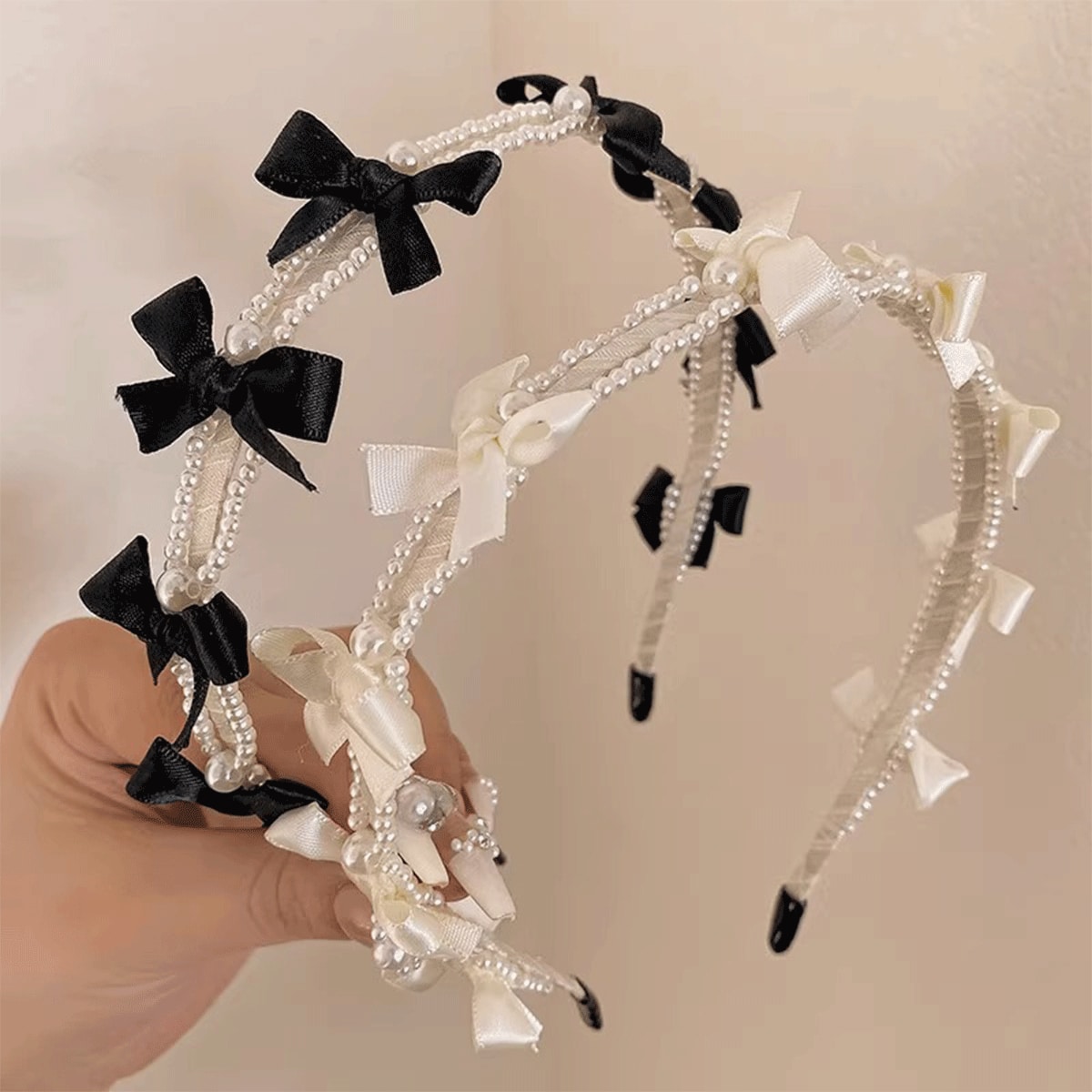 Kawaii 1PC Light Luxury Small Fragrance Faux Pearl Hair Hoop Gentle Faux Pearl Bow Hair Hoop Sweet French Head Hoop High Skull Top Go Out With A Hundred Head Hoop Headdress,Hairband,Hair Hoop Headbands ,Gifts Hair Accessories