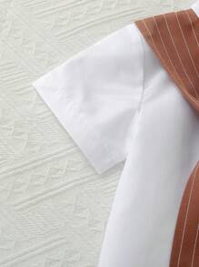 Camisa Listrada De Manga Curta E Shorts Para Menino Jovem De Verão, Estilo Universitário, Com Cachecol De Xaile Listrado, Adequado Para Apresentação De Jardim De Infância