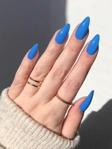 Este set de 24 piezas de uñas postizas azules de forma de almendra larga puede realzar tu sentido de la moda. Las uñas se ajustan perfectamente, con un diseño de longitud media adecuado para el uso diario por mujeres y niñas. Son productos de uñas de aplicación a presión. - Azul - Ver 1