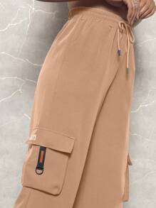 Calça Jogger Pantalona  Alfaiataria Bolso Detalhes Elastico Tornozelo Feminina Moderno Estilo Gringa - Lavagem escura - Visão 3