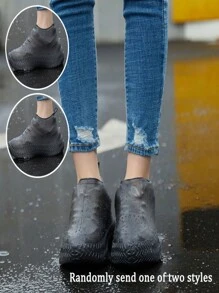 1對防水防沙加厚矽膠雨鞋套，大小為S/M/L，適用於成人，適合戶外旅行和下雨天。帶/不帶隨機搭配提手。 - 黑色 - 查看 2