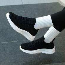 女性透氣網眼運動鞋,輕巧舒適、耐用並且是休閒鞋 - 黑色 - 查看 2