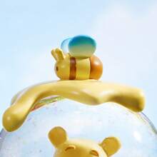 Miniso 迪士尼小熊維尼甜蜜擁抱主題水晶球，家居擺件，家居裝飾 - 黃色 - 查看 4