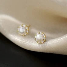 1對法式風格奢華而簡單的不鏽鋼圓形耳釘,帶有微小的人造珍珠 - 金黃色 - 查看 3