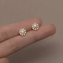 1對法式風格奢華而簡單的不鏽鋼圓形耳釘,帶有微小的人造珍珠 - 金黃色 - 查看 5