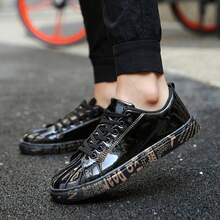 男女款休閒時尚低幫系帶平底鞋,具光澤貝殼頭設計,防滑透氣 - 黑色 - 查看 3