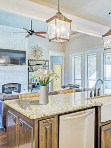 1入/4入/8入組白色假发簪百合13.4英寸,適用於母親節家居廚房和婚禮,帶莖絲綢花,瓶子裝擺飾、餐桌裝飾、家居裝飾美學 - 白色 - 查看 6