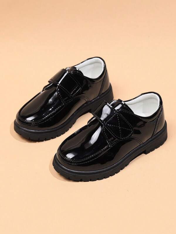 Nieuwe mode jongens Britse stijl slip-on PU antislip platte schoenen met klittenband voor optredens en feesten, geschikt voor alle seizoenen