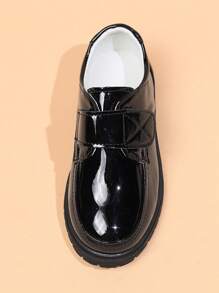 Nuevos zapatos planos antideslizantes para niños de estilo británico hechos de piel sintética con cierre tipo gancho y bucle para presentaciones y fiestas, adecuado para todas las temporadas