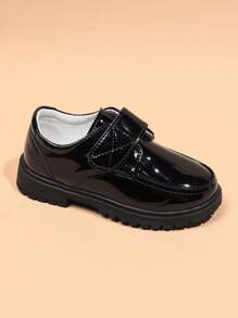 Nuevos zapatos planos antideslizantes para niños de estilo británico hechos de piel sintética con cierre tipo gancho y bucle para presentaciones y fiestas, adecuado para todas las temporadas