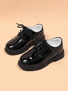 男孩的新時尚英式潮流滑入式專利皮革防滑平底鞋,帶扣,適合所有季節 - 黑色 - 查看 2