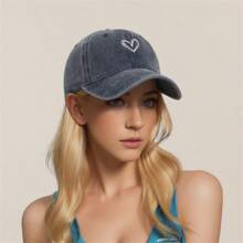 2024 年春夏新款女士棒球帽时尚潮流简约风格帽子，上面印有爱心图案 - 彩色 - 查看 2