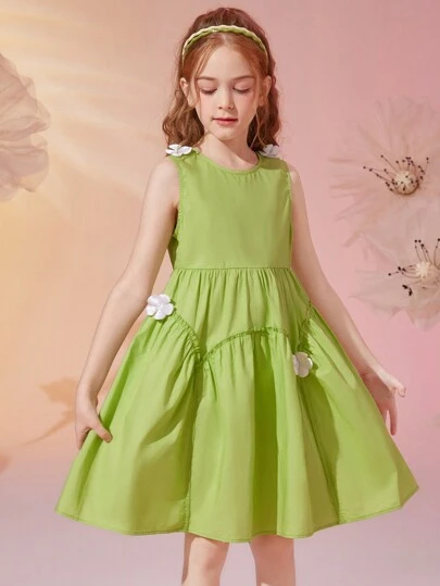 適合青少年女孩的夏季純色花卉無袖公主裙,有清新的感覺