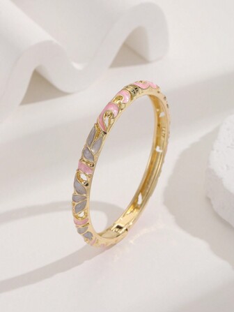 1 st. Puder & Grå Färg Emalj Beläggning Med Guldpläterad Trendigt: Utskurna Detaljer Blå och vit Porslin Mönster Armband För kvinnor