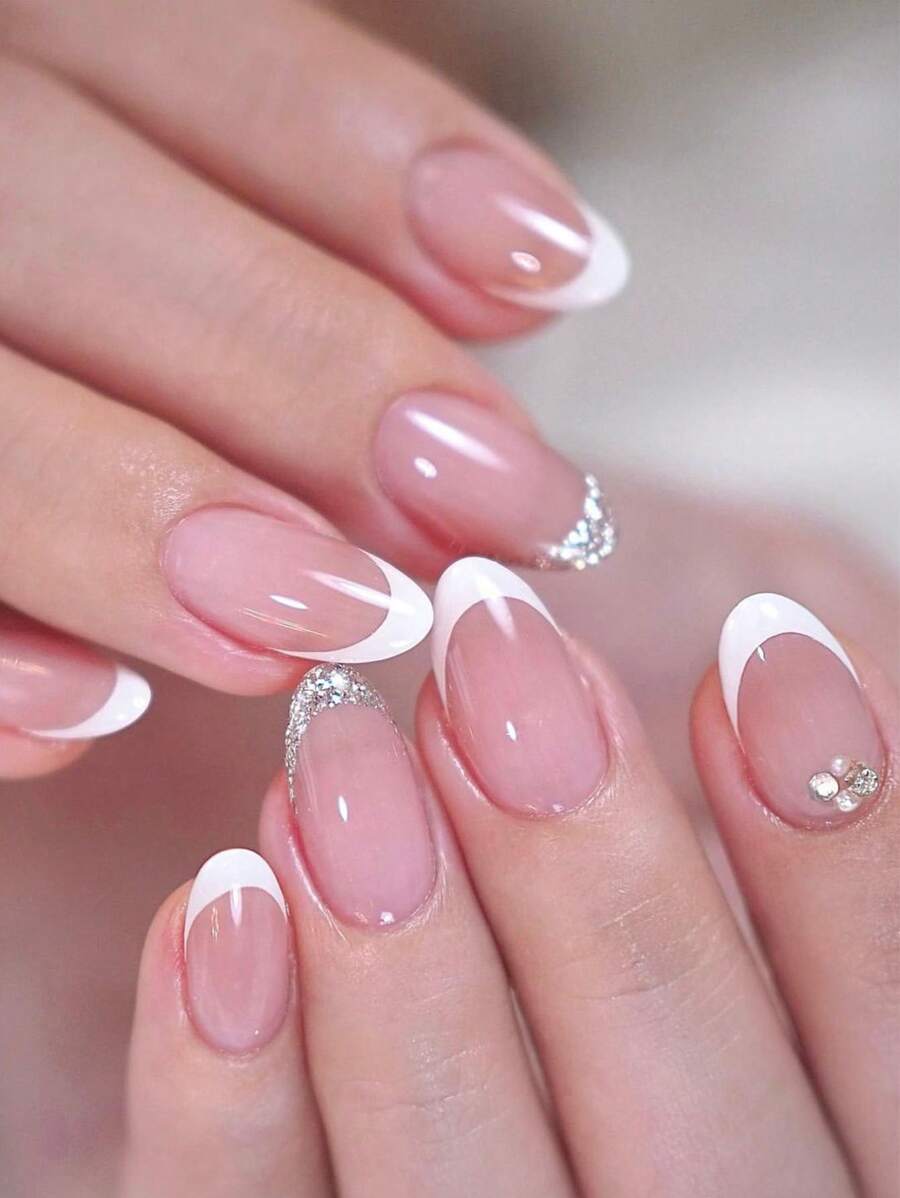 24入組有光澤的杏仁形白色法式尖指甲,銀色閃粉點綴,適合女性和女孩,簡潔的法式指甲設計非常適合學校,附有1個指甲文件,1個果凍膠片 - 彩色 - 查看 1