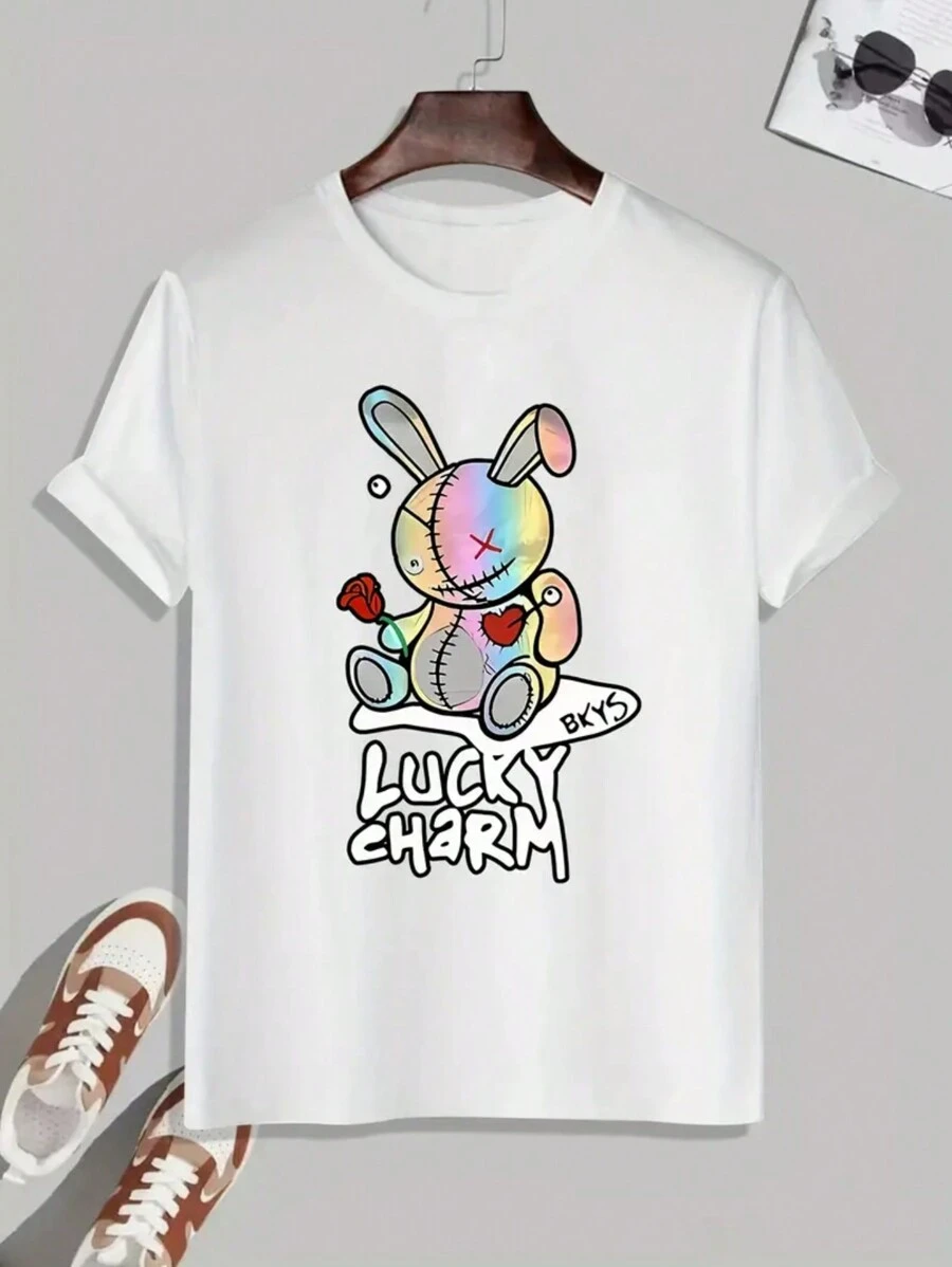 Playera de manga corta con cuello redondo y estampado de muñeco de conejo LUCKY CHARM para hombre, camiseta gráfica de moda casual con conejo y rosa, top de pijama para el verano - Blanco - Ver 1