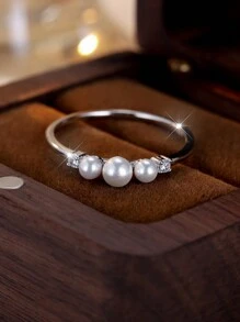 1入組優雅銀戒指，鑲有三顆珍珠和小立體立方氧化鋯石，適合女性，適用於訂婚、婚禮或週年慶禮物，以及婚禮珠寶新娘珠寶 - 銀色 - 查看 1
