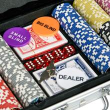 SPORTNOW 500-Piece Poker Chips Set With Aluminium Case, Texas Holdem Poker Set With Mat, 11.5g Numbered Poker Chips, Two Decks Of Cards, Dealer, Five Dices - Silver - View 5