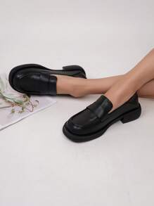 Women's Decorated Strap Round Toe Thick Sole Loafers, British Style, Black, All Seasons