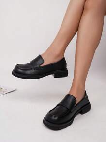 Women's Decorated Strap Round Toe Thick Sole Loafers, British Style, Black, All Seasons
