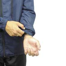 Jaqueta Corta Vento Poliester Tecido Leve Preto e Branco Casual - Azul - Visão 9