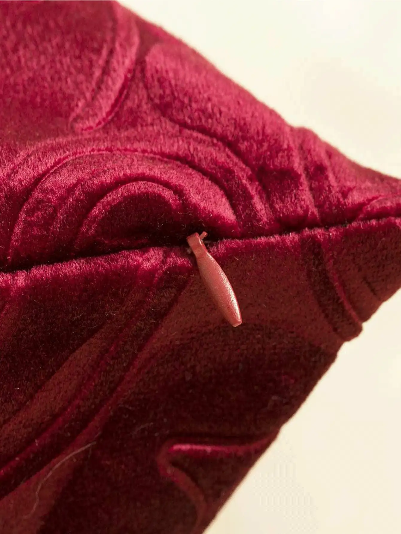 Vỏ gối in nổi bằng nhung dày, Vải nhung Anaglyph hoa Classis, Vỏ gối trang trí, Vỏ gối trong nhà/ngoài trời, Vỏ đệm - (18" X 18", Đỏ)1 cái - Đỏ - Xem 3